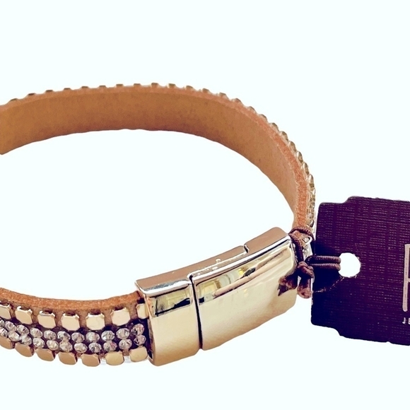 NWT Cream Leather Studs Rhinestones Crystal Gold Magnetic Clasp Bracelet Jewelry - Picture 5 of 6